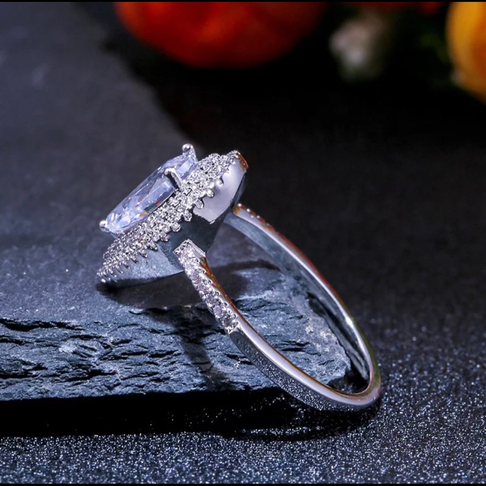 ✨Sparkling Pear Shaped Ring✨ - Picture 5 of 8